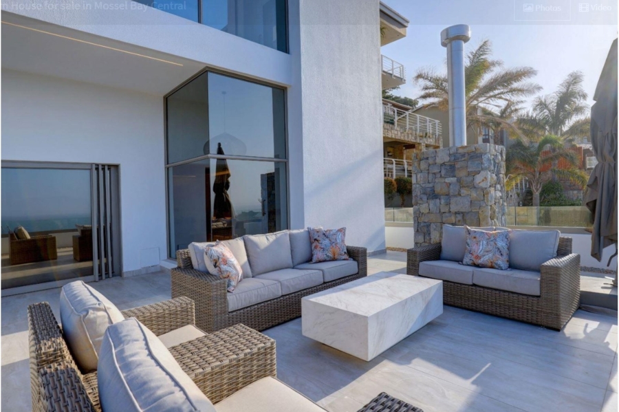 4 Bedroom Property for Sale in Mossel Bay Central Western Cape